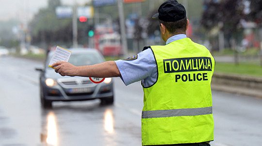ХОРОР ВО ДРАЧЕВО: Насилници со мотор влечеле 12-годишно дете по улица – полицијата истражува брутален напад
