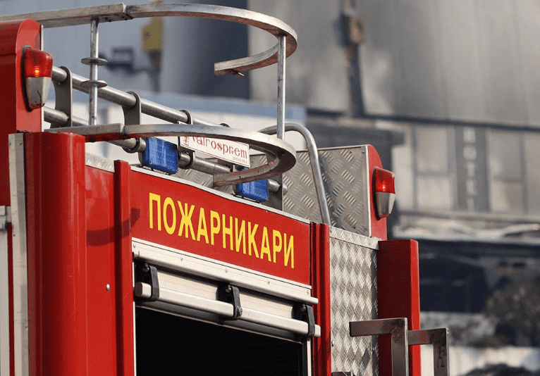 Драма во Центар: 13-годишно дете го запалило станот додека готвело – со изгореници и труење од чад пренесено во болница